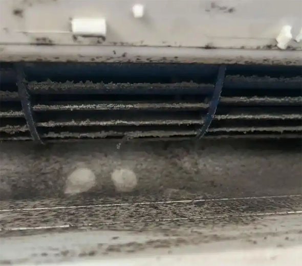 万源空调吹的风有股烧焦味是怎么回事